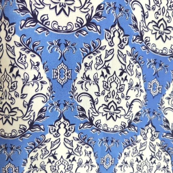 pretty blue fancy print blouse EUC 💙 - Picture 8 of 8